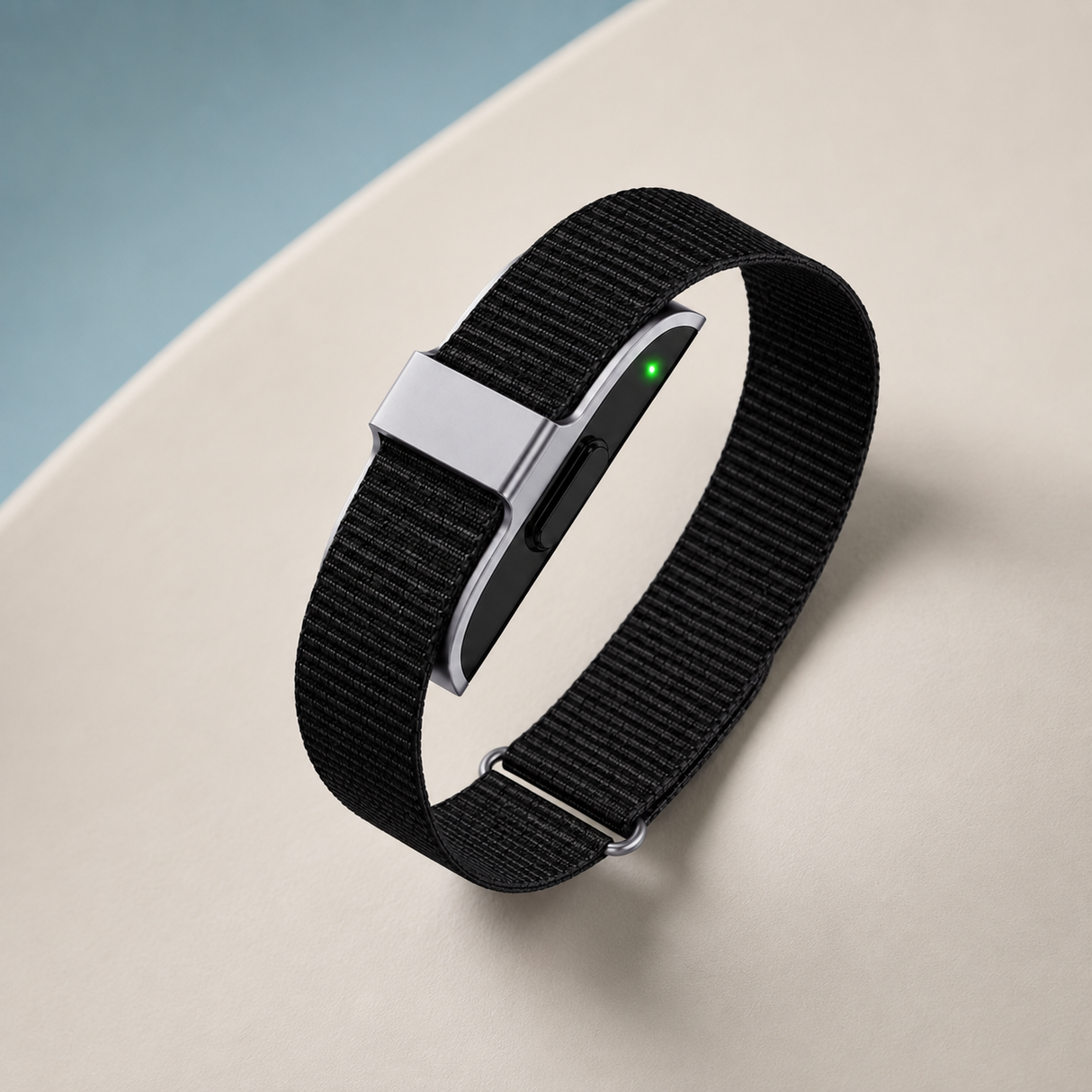 SicherBand Senioren-Armband | Einfache Funktionen für Alltag und Familie
